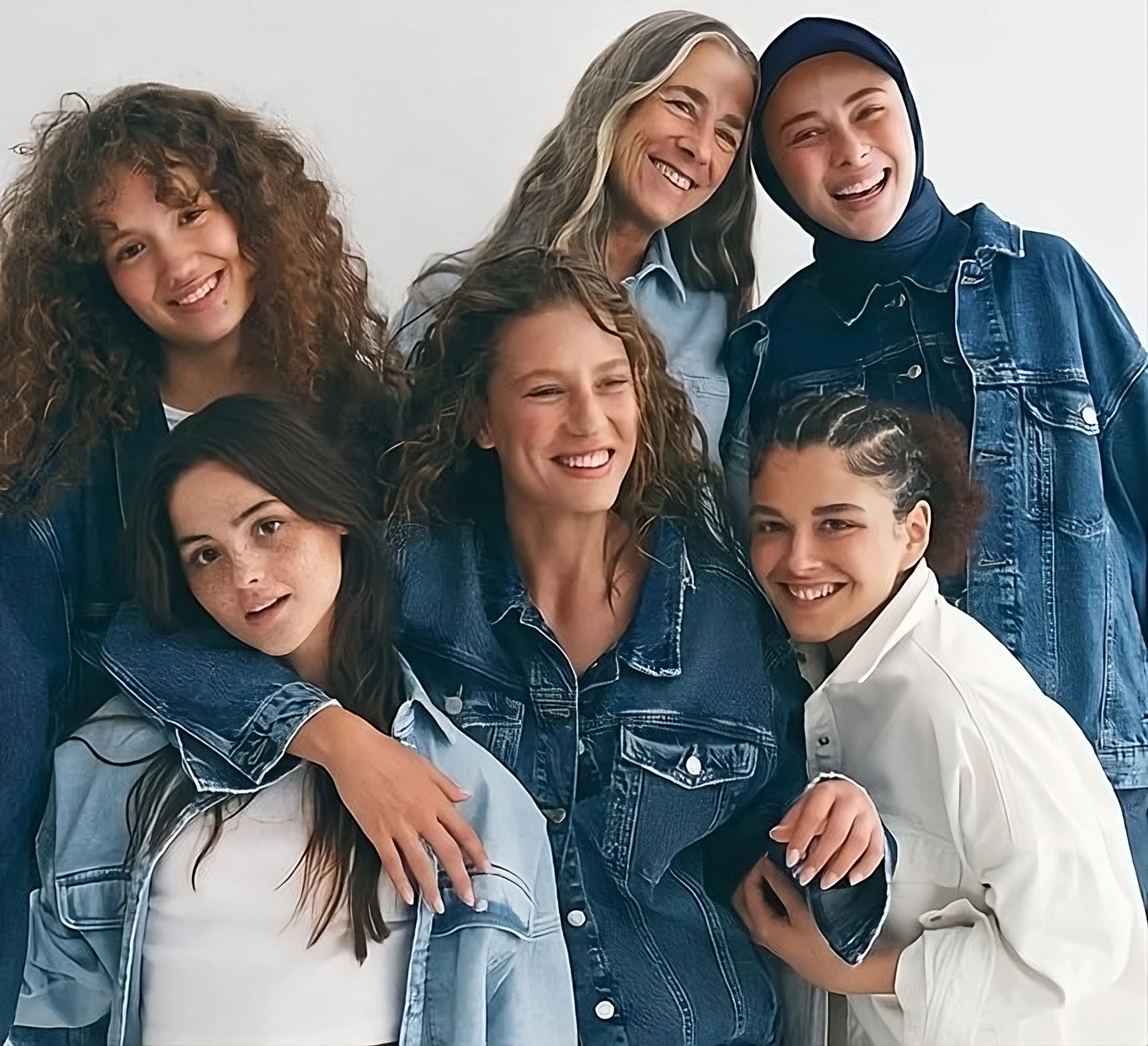 baju denim cocok dengan celana warna apa