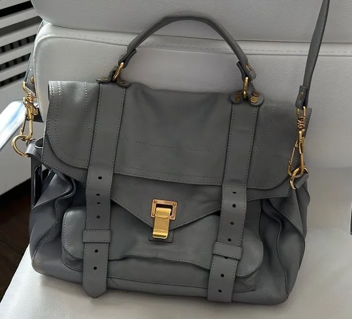 model tas Proenza Schouler
